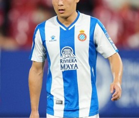 九游会网页版 -麻扶摇写的雄赳赳气昂昂原歌词