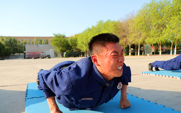 乒乓球联赛，西城玄武队与燕山闪电队读秒扳平，体能对抗拉满！快速转换撕裂防线的简单介绍-九游会