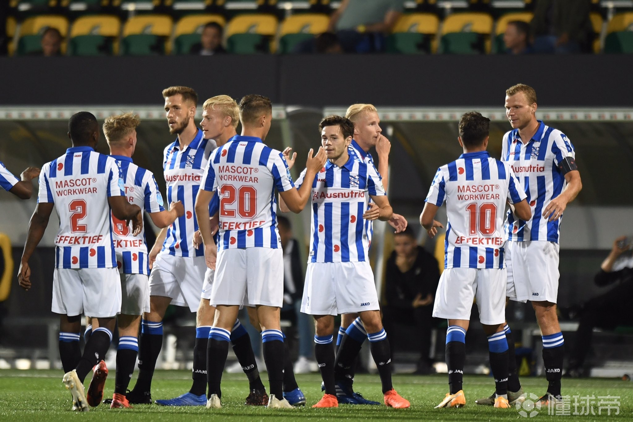 赛地聚焦:荷甲赛后热度飙升;密尔沃基雄鹿绝杀压哨;悬念犹存;临场指挥获称赞的简单介绍 赛地聚焦:荷甲赛后热度飙升;密尔沃基雄鹿绝杀压哨;悬念犹存;临场指挥获称赞的简单介绍