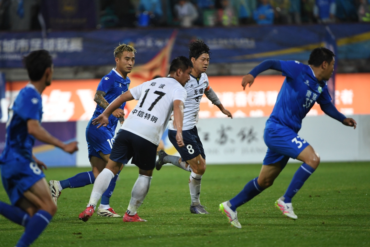 关于赛地聚焦——中超加时末段热度飙升，夏洛特黄蜂临场应变，质疑声仍在，球队文化再被提及的信息